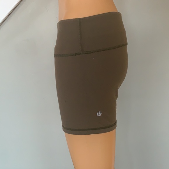 Reversible lululemon shorts - Picture 6 of 10